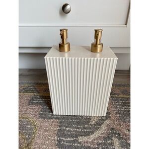 Simple Ribbed Lotion/Soap Refillable Container 6x9”